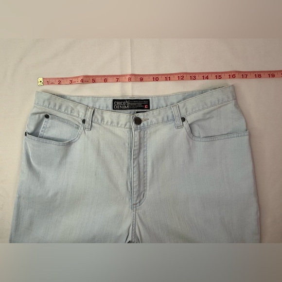 Chicos High-Rise Straight-Leg Crop Jeans Light Blue Size 12 or Large - Picture 5 of 7